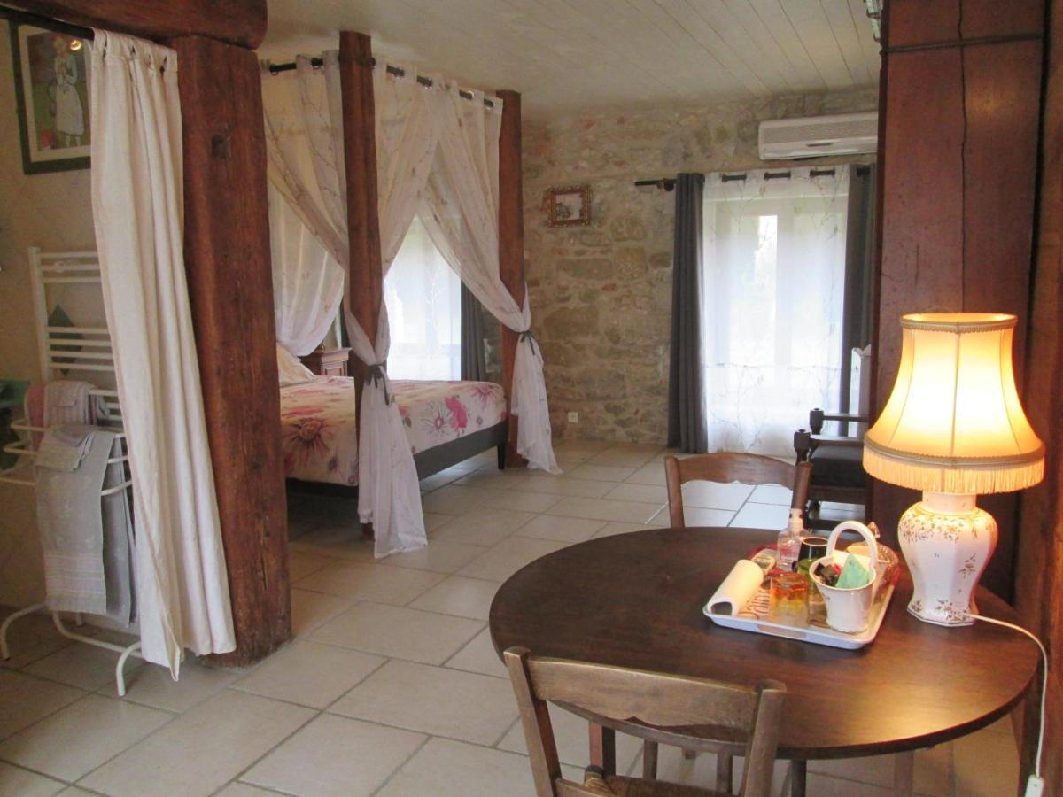 Le Mas Vieux Graveson Room photo