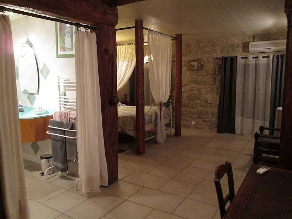 Le Mas Vieux Graveson Exterior photo